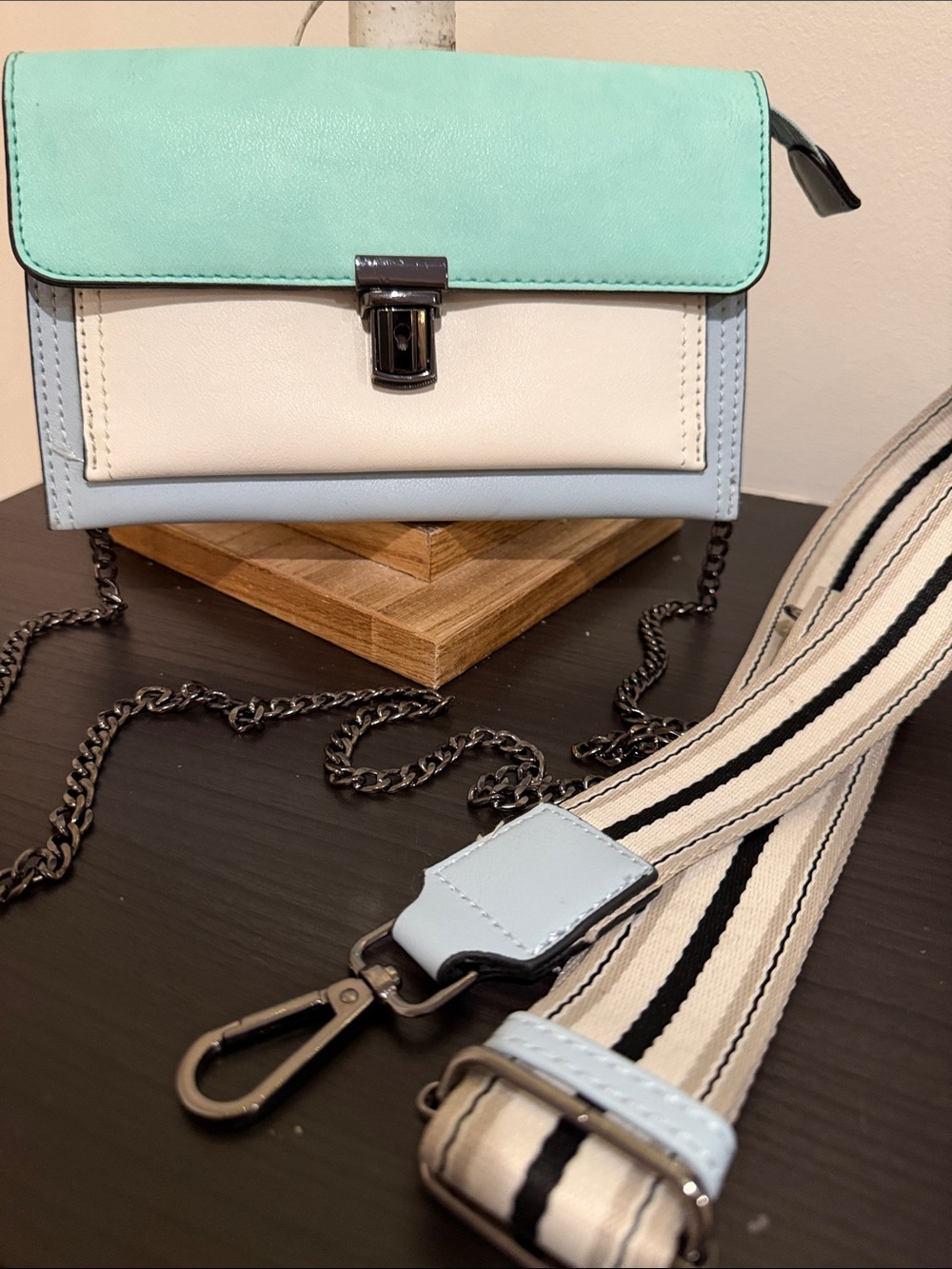 Women’s Crossbody Bag in Mint & Cream Colorblock - multi interior pockets NEW